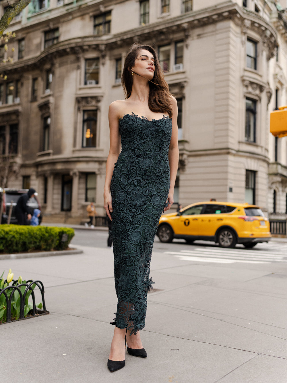 Monique Lhuillier Fall 2024 Strapless, Juniper lace sheath dress with lace scalloped neckline and hem - front lookbook.