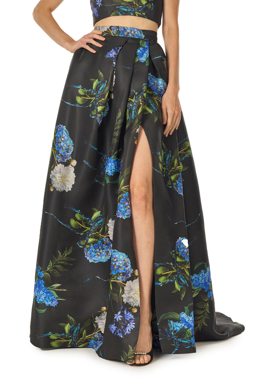 Monique Lhuillier Fall 2024 Pleated ball skirt with pockets and high front leg slit in Night Sky Hydrangea Printed Gazar - front.