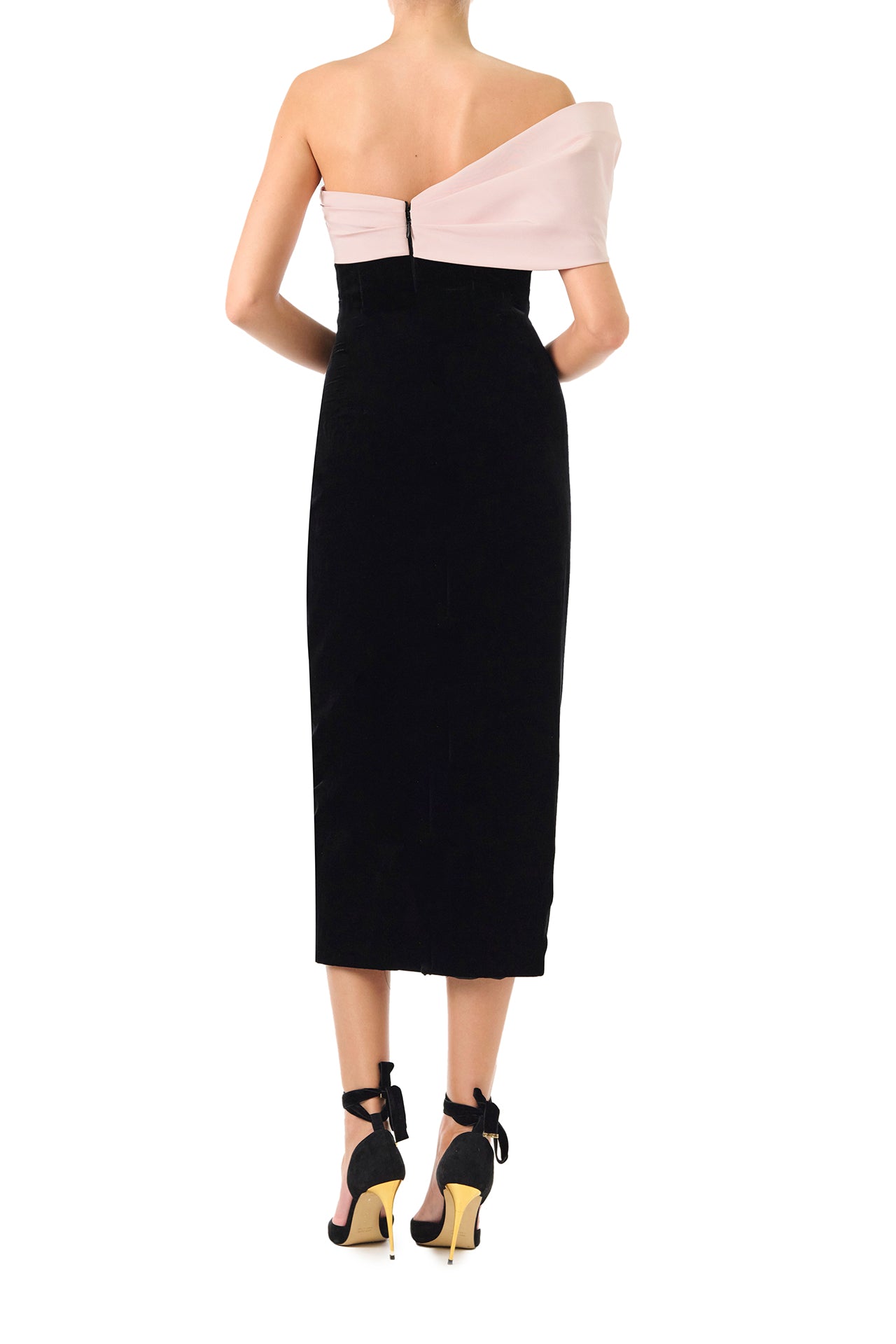 Monique Lhuillier Fall 2024 black velvet off the shoulder sheath dress with pale blush draped, asymmetric twist detail at neckline - back.