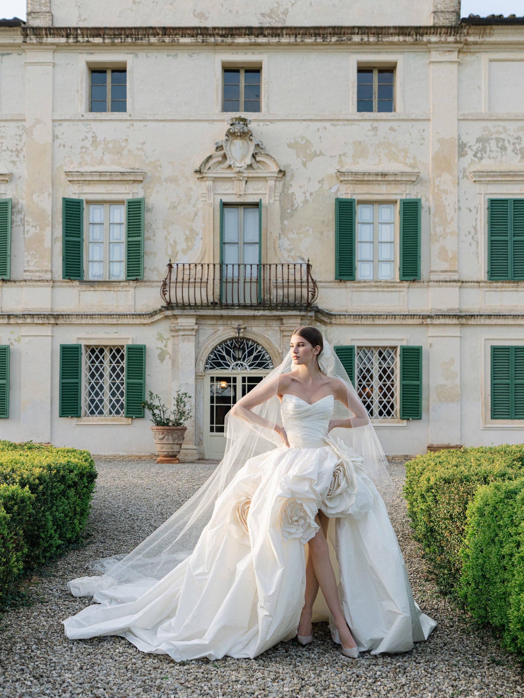 Spring 2025 Bridal Lookbook Monique Lhuillier