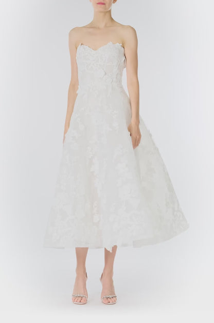 Monique Lhuillier Fall 2024 tea-length, strapless dress in silk white3D lace with full skirt and fitted sweetheart bodice - video.