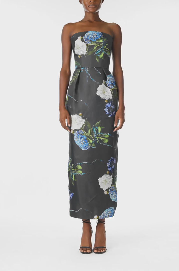 Monique Lhuillier Fall 2024 strapless, tea length gown with tulip skirt and pockets in Night Sky Hydrangea printed Gazar - video.