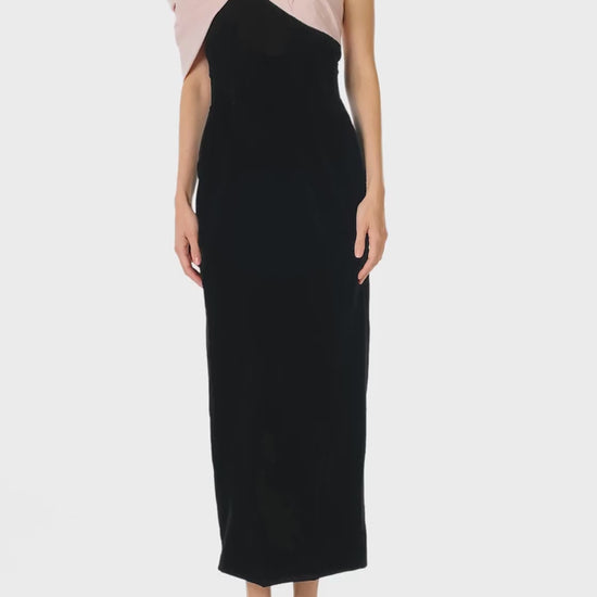 Monique Lhuillier Fall 2024 black velvet off the shoulder sheath dress with pale blush draped, asymmetric twist detail at neckline - video.