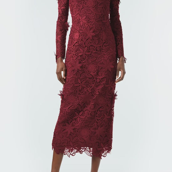 Monique Lhuillier Fall 2024 Long sleeve, scoop neck sheath in Merlot Daisy Guipure lace - video.