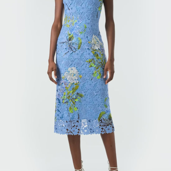 Monique Lhuillier Fall 2024 sleeveless, jewel neckline blue floral printed lace sheath - video.