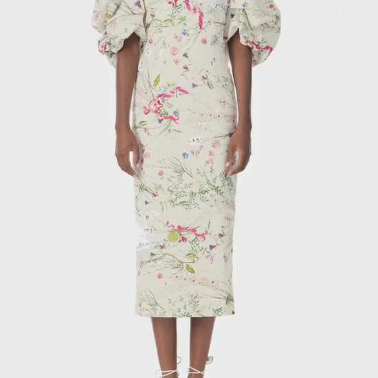 Monique Lhuillier Tea-length column dress with off-the-shoulder puff sleeves in floral printed Silk White linen - video.