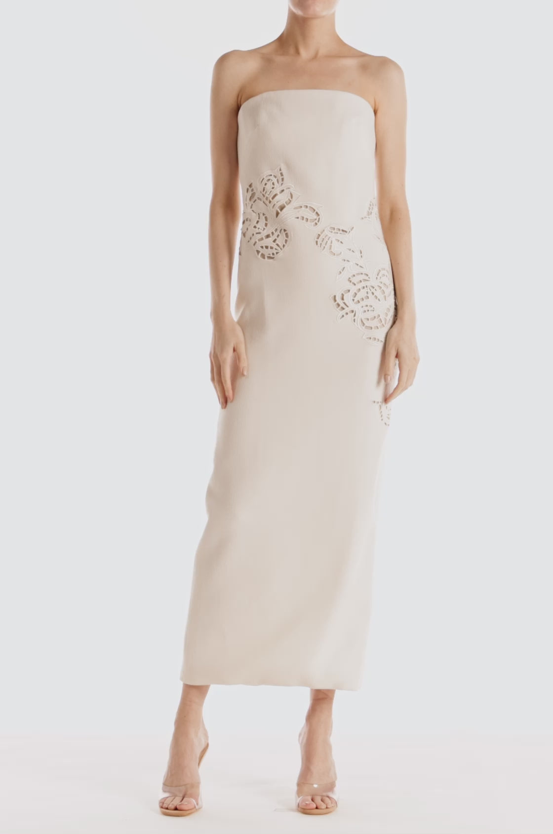 Monique Lhuillier Silk White embroidered wool dress with floral cut-outs over nude lining - video.