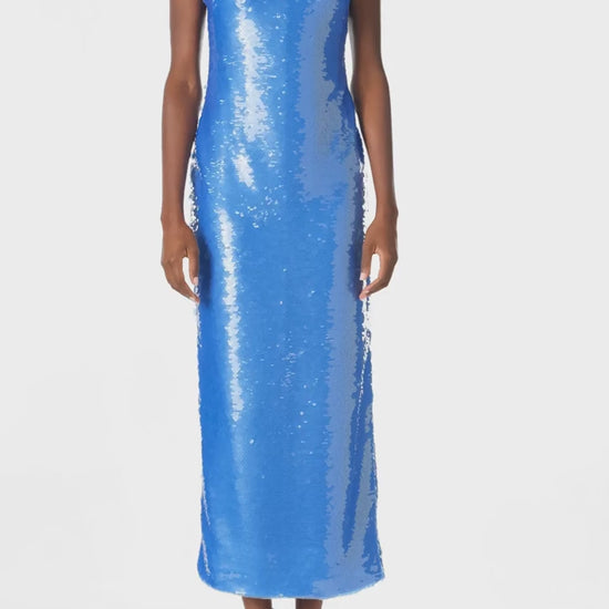 Monique Lhuillier Fall. 2024 strapless, midi-length column dress in Sky Blue sequins - video.